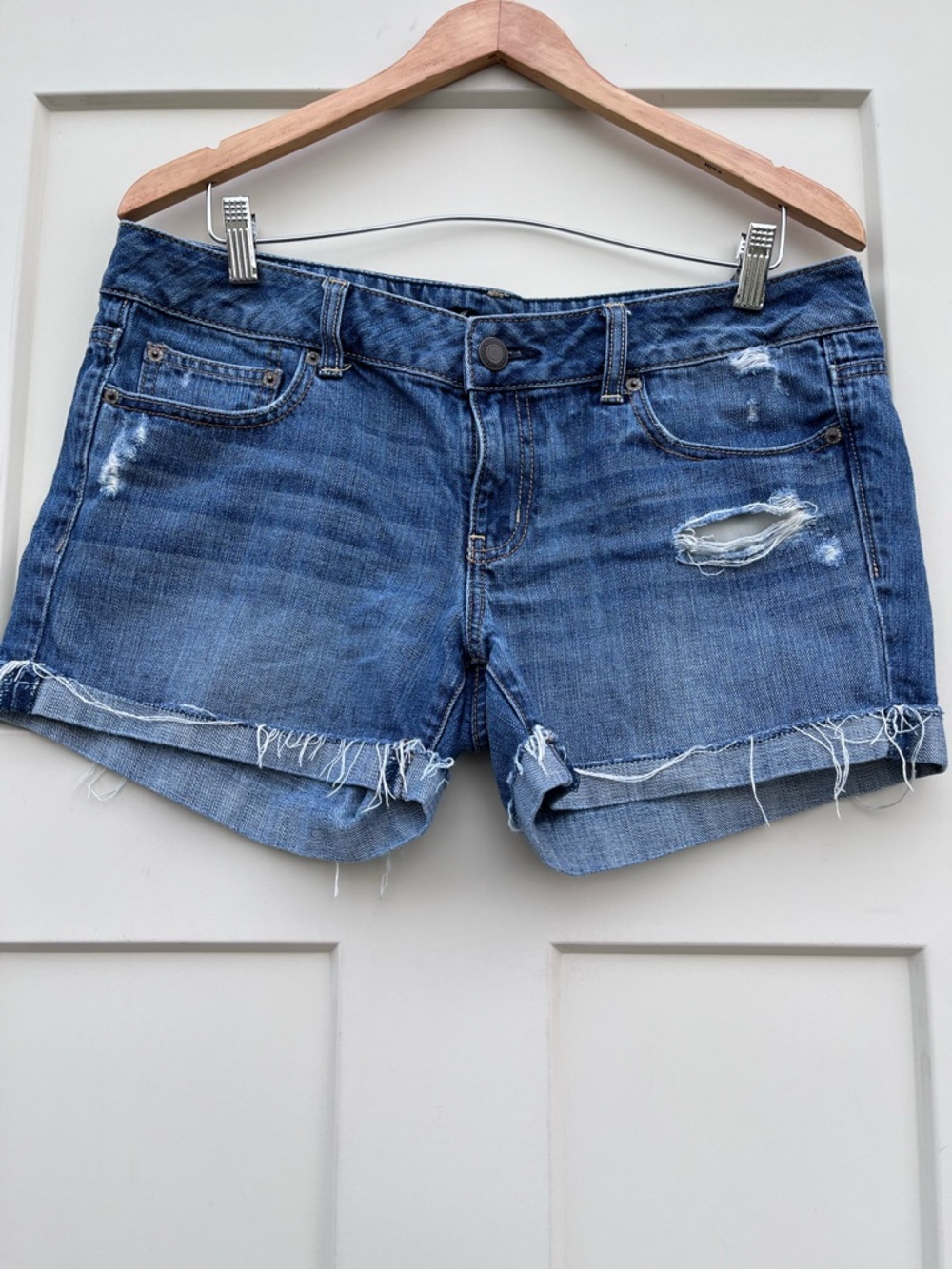 American Eagle 100% Cotton Distressed Shorts 4in